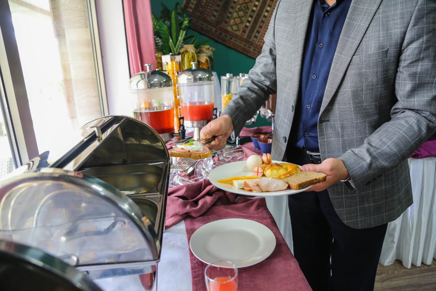 Repast catering service in Marietta with thoughtfully prepared meals for memorial gatherings